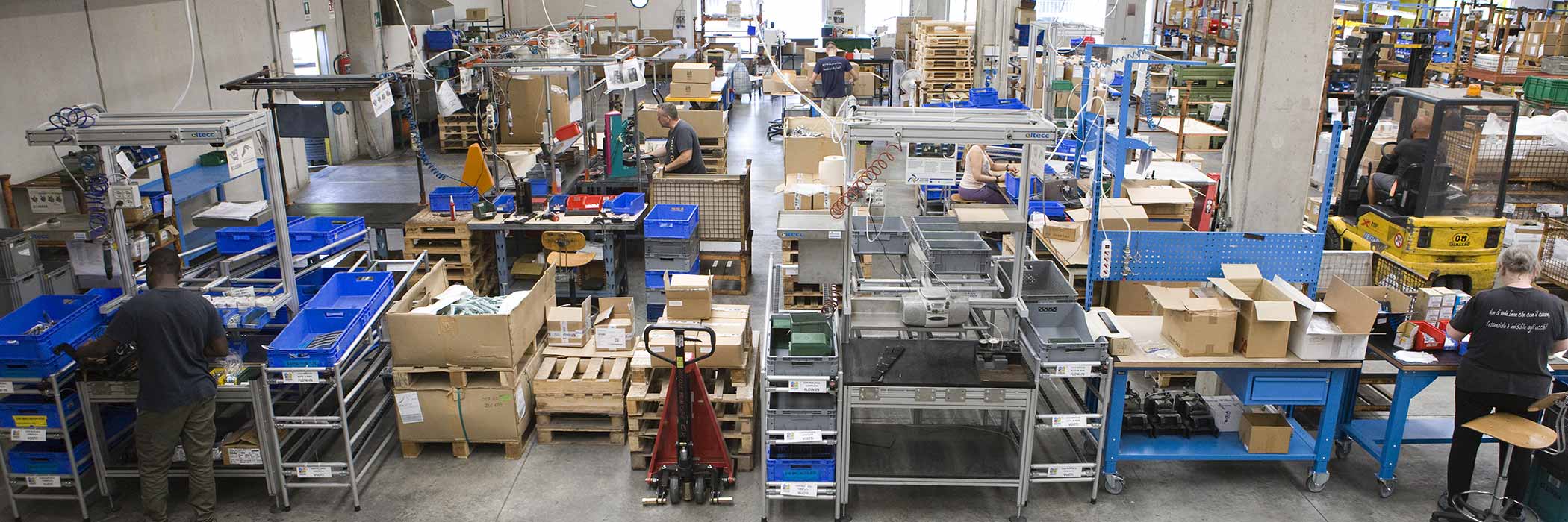 Capannone dove vengono realizzati gli assemblaggi e lavorazioni per le aziende