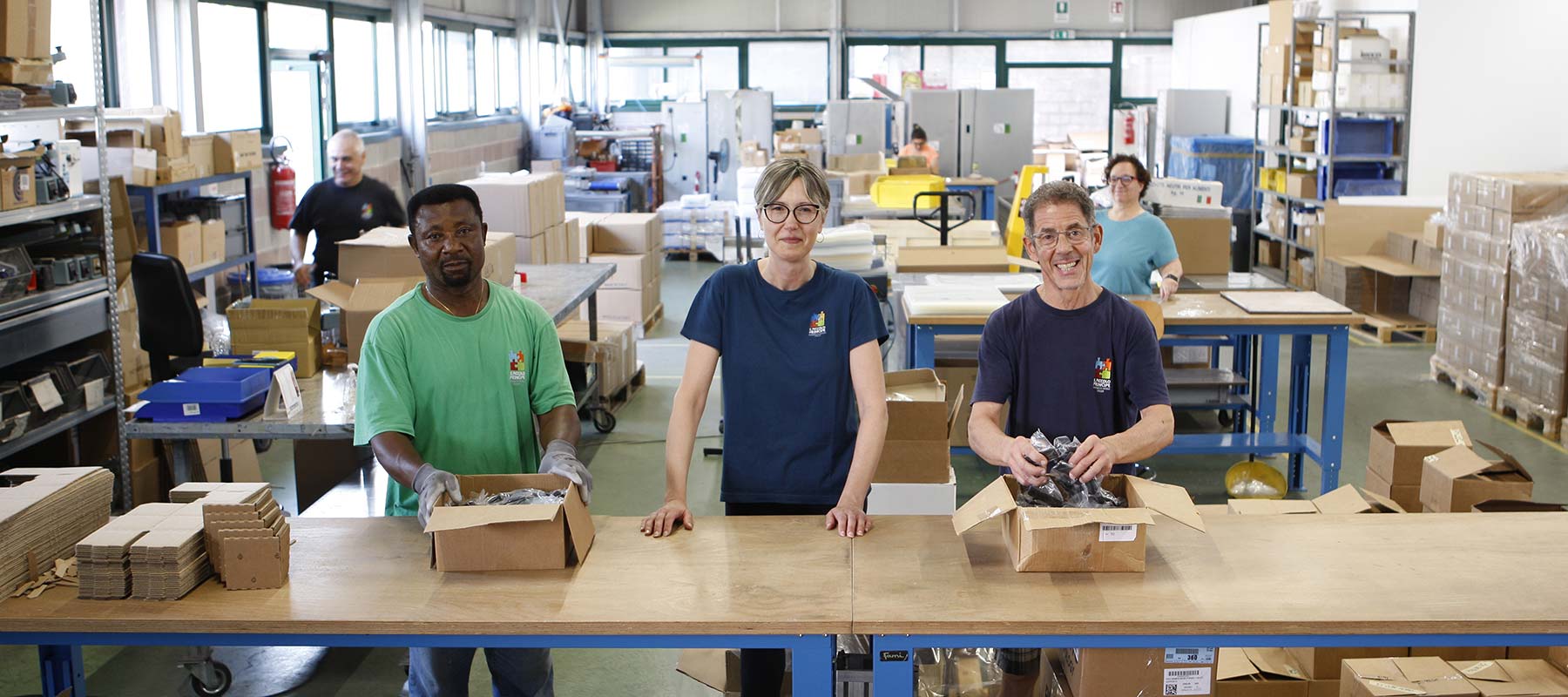 lavorativi del servizio assemblaggio confezionamento etichettatura